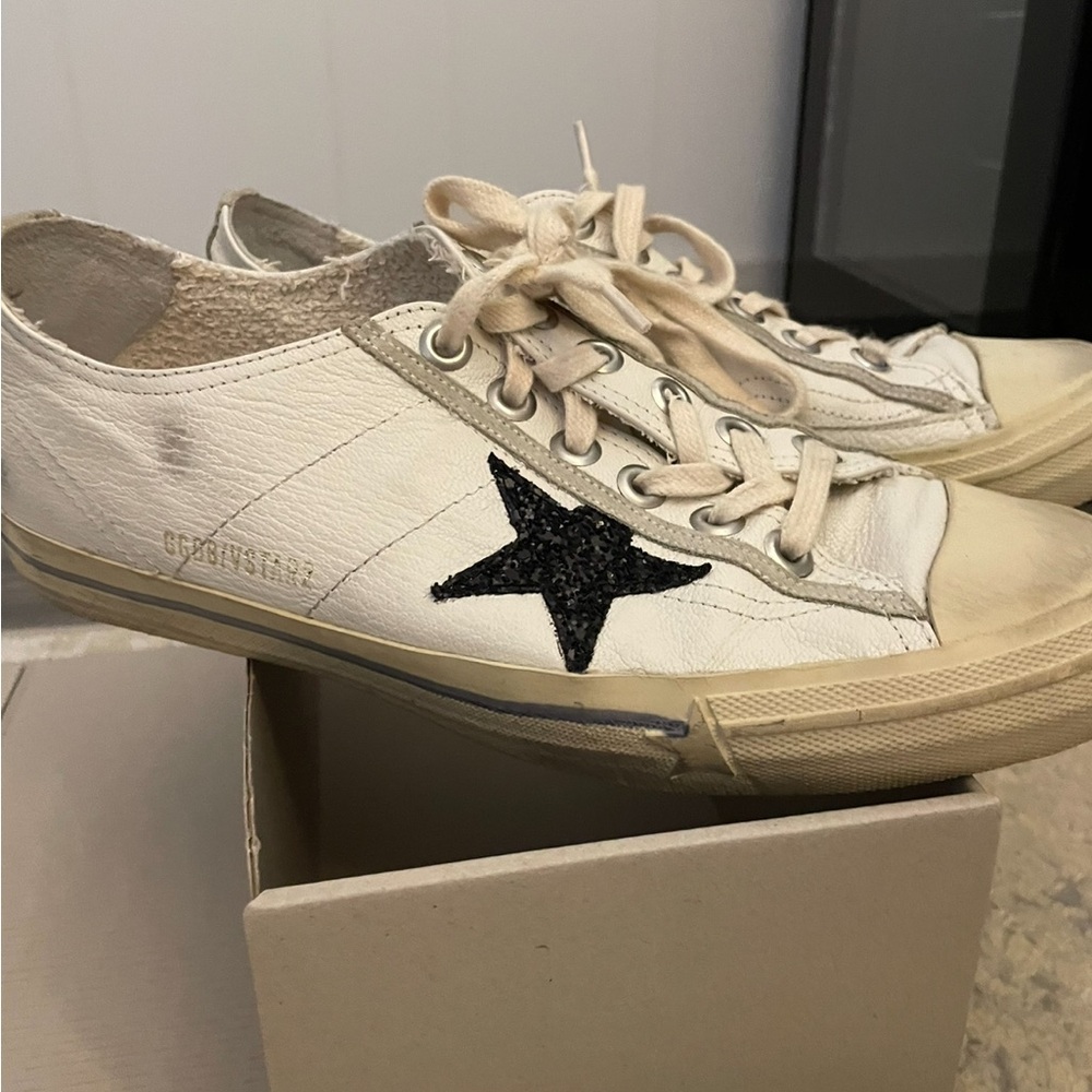 Golden Goose White Sneakers with Black Star - Picture 1 of 7